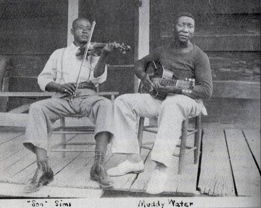 Muddy Waters wird 1941 von John und Alan Lomax aufgenommen